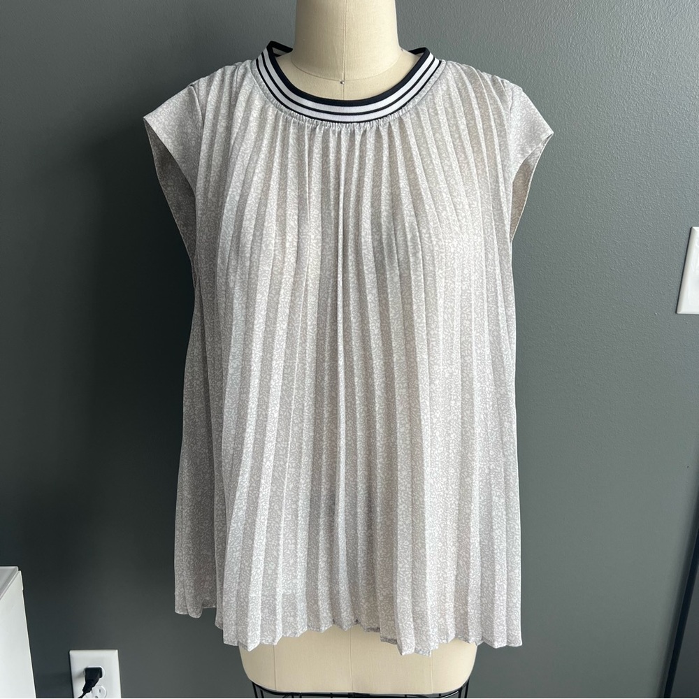 DR2 by Daniel Rainn Pleated Sleeveless Blouse